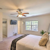 Отель Charming Greensboro Townhouse With Back Patio!, фото 11