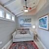 Отель Charming W/ Chic Decor -- Walk To Downtown 3 Bedroom Home, фото 2