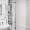 Отель City Centre Town House with Riverside Views and Free Parking 1BAK, фото 9