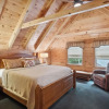 Отель Wolf Den 4 Bedroom Cabin by Redawning, фото 8