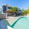 Отель Stylish Beach Side Apartment - Unit 5 - 33 Lorikeet Drive, фото 10