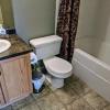 Отель Bright 2BR U/G parking LRT&Transit 1Min Walk, фото 21