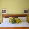Отель Frangipani Beach Resort в Мидсе Бэй