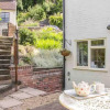 Отель Charming 1-bed Cottage Located in Ironbridge, фото 1