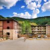 Отель Newly Remodeled Condo Wren 201 With Creekside Views of Vail Mountain by Redawning в Вейле