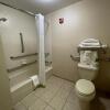 Отель Comfort Suites East Brunswick - South River, фото 10