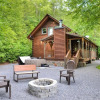 Отель Moonshiner's Hideaway 2 Bedroom Cabin by Redawning, фото 6