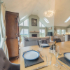 Отель Hillcrest - 8 Person Luxury House and Hot Tub, фото 12