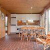 Отель 6 Person Holiday Home in Store Fuglede, фото 6