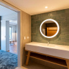 Отель Holiday Inn Express And Suites Queenstown, an IHG Hotel, фото 9