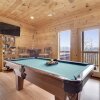 Отель King Of The Mountain 3 Bedroom Cabin, фото 16