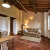 Отель Hill-view Apartment in Lucignano With Private Terrace, фото 2