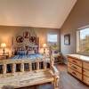 Отель Western Lodge-Style Home, фото 9