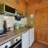 Отель The Cabin with Hot Tub, фото 6