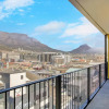 Отель Modern Top Floor Apartment Mountain Views, фото 20