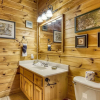 Отель Ern854 - Wagon Wheel Lodge - Great Location! Close To All The Action! 9 Bedroom Cabin by RedAwning, фото 17