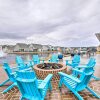 Отель Coastal Beaufort Abode - Pool Access, Near Beaches, фото 22