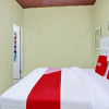 Отель OYO 92206 Maharani Guest House Syariah, фото 5