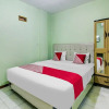 Отель OYO 91216 Siliwangi Guest House Syariah Cirebon, фото 5