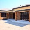 Отель Manacomfy - 14bed House - 4 Baths - Victoria Falls, фото 14