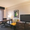 Отель La Quinta Inn & Suites by Wyndham Denver Airport DIA, фото 48