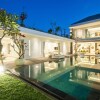 Отель Luxurious Villa Steps from the Beach, фото 1