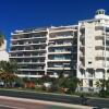 Отель Appartement 3 pièces Nice Promenade des anglais dernier étage vue mer solarium в Ницце