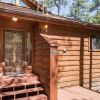 Отель Double Shot Cabin - Two Bedroom Cabin, фото 6
