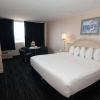 Отель Ramada by Wyndham North Bergen, фото 4
