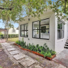 Отель Luxe 3/2 Private Home W/bbq, Gazebo & Free Parking!, фото 1
