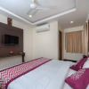 Отель OYO 16595 Famous Residency, фото 5