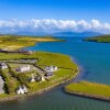 Отель Dingle Harbour Cottages 3 Bed Sleeps 7, фото 11