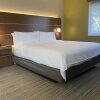 Отель Holiday Inn Express & Suites Mountain View Silicon Valley, an IHG Hotel, фото 34