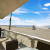 Отель Upper Beach Front Escape Unit B, фото 16