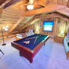 Отель New Song Appalachian Chink Style Cabin features Foosball and Air Hockey Table by RedAwning, фото 18