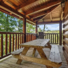Отель Moonlight and Memories - Two Bedroom Cabin, фото 7
