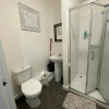 Отель Bv Comfy Budget Studio At Quebec Street Bradford, фото 6
