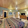 Отель Round House on Round Lake, фото 20