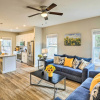 Отель Candler Home w/ Deck: 8 Mi to Downtown Asheville!, фото 5