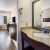 Отель Quality Inn & Suites West, фото 9