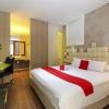 Отель RedDoorz Plus near Tugu Jogja, фото 9