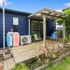 Отель The Wee Blue Bach - Waikanae Beach Holiday Home в Вайканае