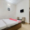 Отель OYO 26837 Hotel White House, фото 7
