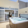Отель Summer Breeze Penthouse with large Terrace and Hot Tub by Getaways Malta, фото 9