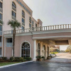 Отель Comfort Inn & Suites, фото 1
