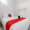 Отель RedDoorz Plus near Taman Rasuna Menteng, фото 10