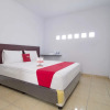 Отель RedDoorz near Siloam Karawaci 2, фото 1