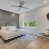 Отель Spacious 4BR Minutes From Broadway- Sleeps 14, фото 3