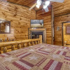 Отель Gatlinburg Enchantment - 3br - 3ba Sleeps 10! 3 Bedroom Cabin, фото 7