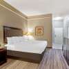 Отель La Quinta Inn & Suites by Wyndham Mobile - Tillman's Corner, фото 4